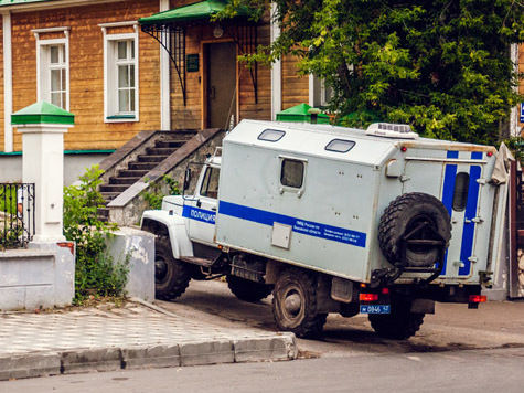 У здания, где оглашают приговор Навальному, замечен автозак