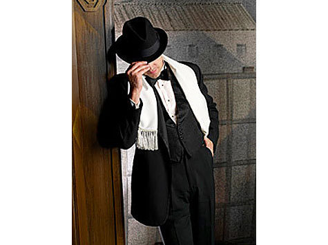 Аферист, который представлялся сыном министра нефти и газа Республики Азербайджан и разыгрывал перед своими жертвами целые любовные спектакли, предстал на днях перед судом