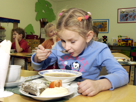Будут ли малышей кормить «самолетной» едой?