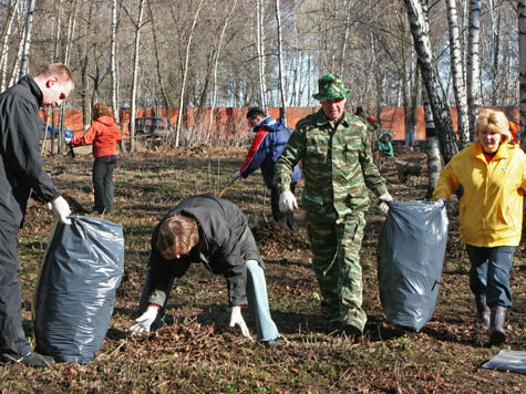 Столичные власти сделали из весенней уборки города массовое шоу
