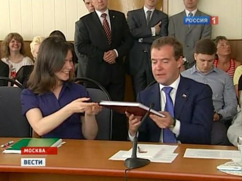 Выпускница института русского языка рассказала “МК”, как писала свою диссертацию о Медведеве