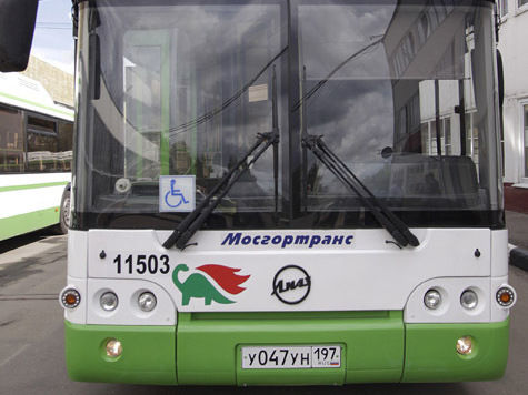 Бесплатно смогут ездить в наземном общественном транспорте Москвы 22 и 24 июня иногородние ветераны