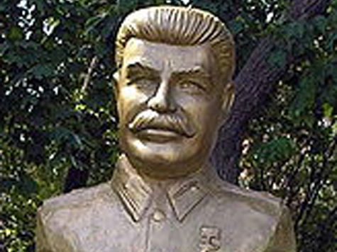 Вандалы добавили памятнику советского вождя немного гламура