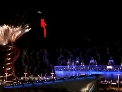 Во время открытия Олимпийских игр в Лондоне,в объектив камер попал НЛО