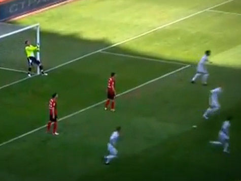 В матче молодежного чемпионата России у бокового арбитра не выдержали нервы

