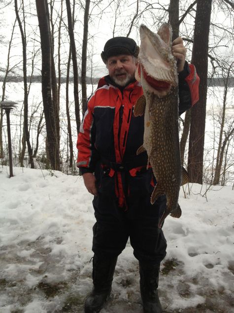Рыбу весом в 9,5 кг Павел Гусев выловил прямо в новогоднюю ночь