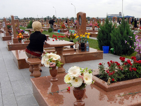 Повсеместно благоустраивать столичные кладбища начнут власти города с наступлением потепления