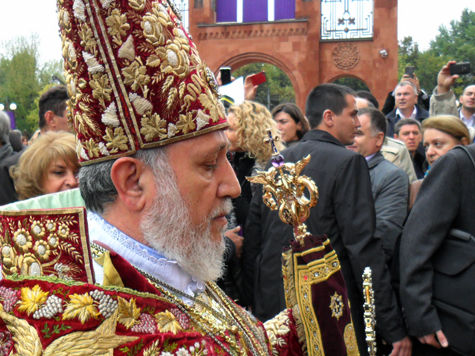 Армянский собор принял первых гостей