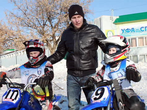 Николай Красников сконструировал мотоцикл для своих учеников