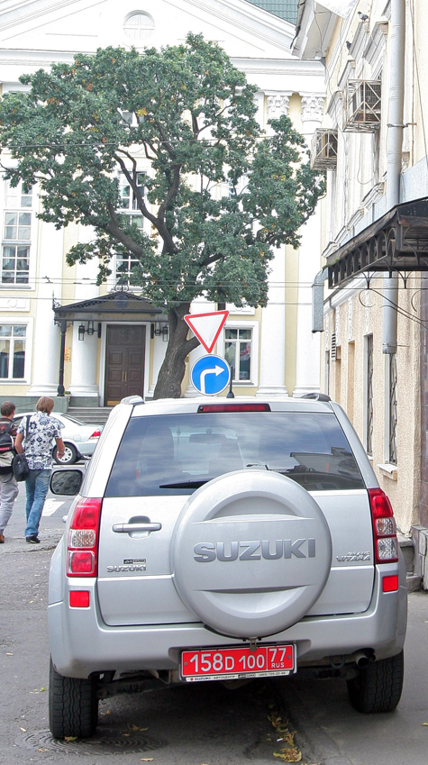Столичным водителям предлагают самим выбрать наиболее удобную для них схему автомобильного движения в районе улицы Остоженка