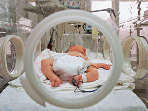 Дети, родившиеся на 3–4 месяца раньше срока, в России могут не выжить
