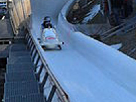 Чемпионат мира по бобслею начался для России с протестов