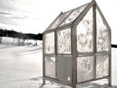 Домик для рыбака, который можно ставить прямо на лед замерзшего озера, спроектировала норвежская архитектурная студия из губернии Телемарк