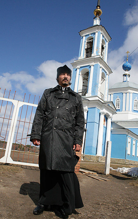 Единственный в России священнослужитель-цыган перевел Евангелие на язык чавелов 