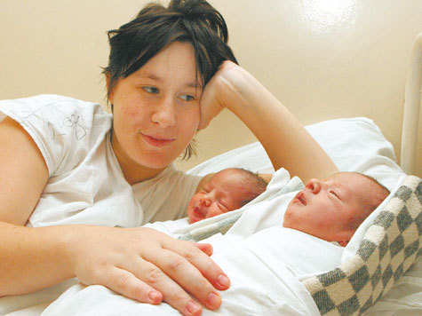 “МК” узнал детали готовящейся “родильной реформы”