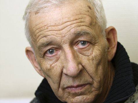 24 ноября в материале «Бомж по материнской линии» мы рассказали о том, как 74-летний москвич Дмитрий Гринчий остался без жилья