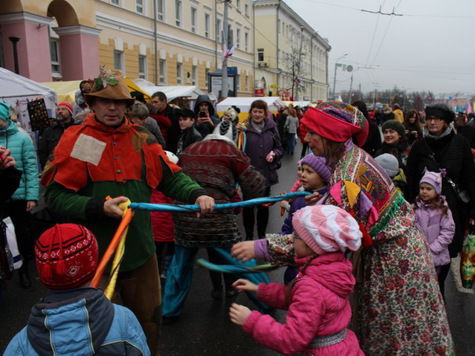 В День единства на улице Рождественской гостей развлекал Авабука, на площади Минина – театр «Вера»