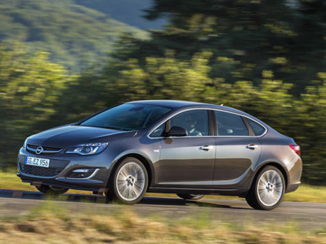 Эксперты портала «АвтоВзгляд» тестируют новинку рынка Opel Astra sedan
