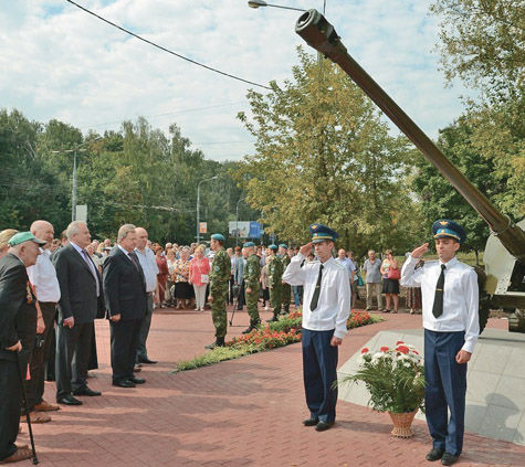 Комплекс с прилегающим к нему сквером открыт в Ленинском районе в честь 70-летия Курской битвы
