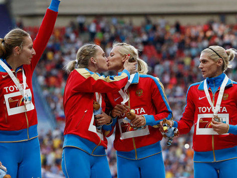 Европейские журналисты предполагают, что так спортсменки передают привет Исинбаевой