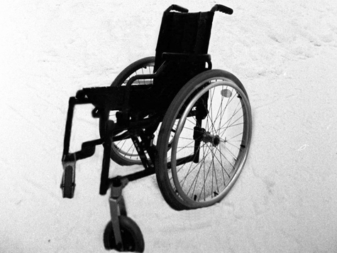 Амбулифты, которые доставят инвалидов-колясочников из зала ожидания сразу на борт самолета, появятся в столичном аэропорту «Домодедово»