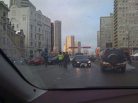В Москве на Новом Арбате произошла очередная авария с участием машины с мигалкой