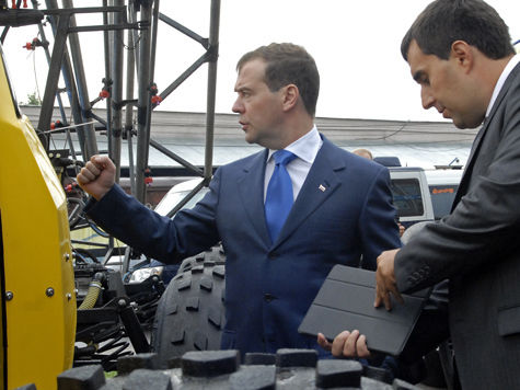 Однако профессионалов, чтобы их заменить, не хватает