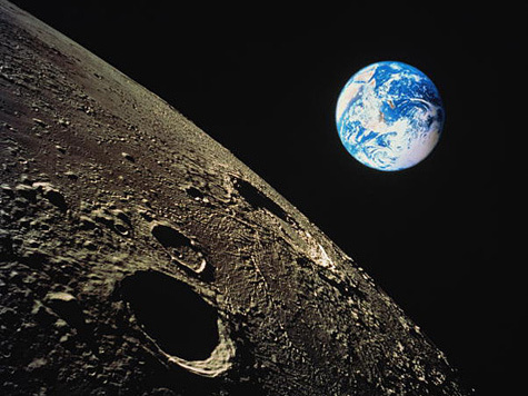Маленький зеленый маячок начнет подавать сигналы с Луны на Землю начиная с 2014 года