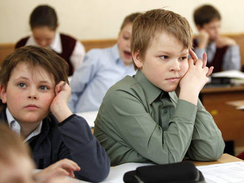 Новосибирскую школу обязали заменить профессоров и доцентов обычными учителями