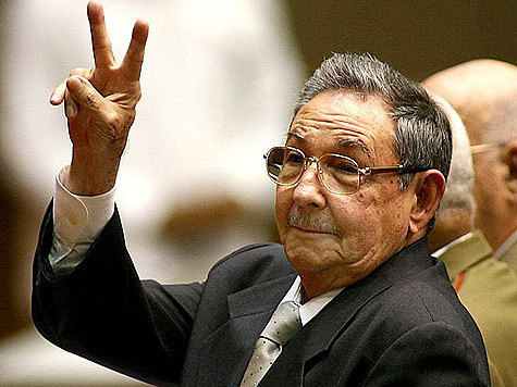 Рауль Кастро обещает отмену карточек и обновление руководства