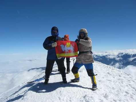 Южноуральские альпинисты приняли участие в восхождении на высочайшую вершину Северной Осетии – гору Казбек (5033 м)