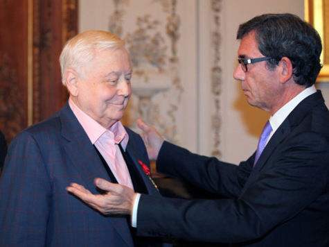 Олега Табакова и Анатолия Смелянского наградили во французском посольстве

