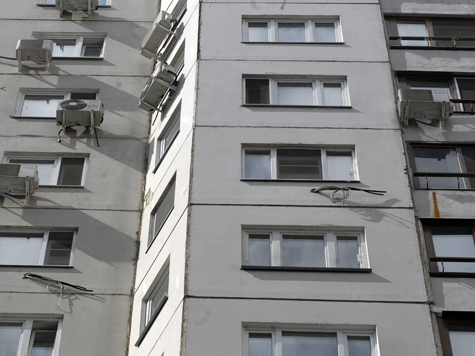 Жительница подмосковного Долгопрудного чудом осталась жива после прыжка с 16-го этажа дома на севере Москвы