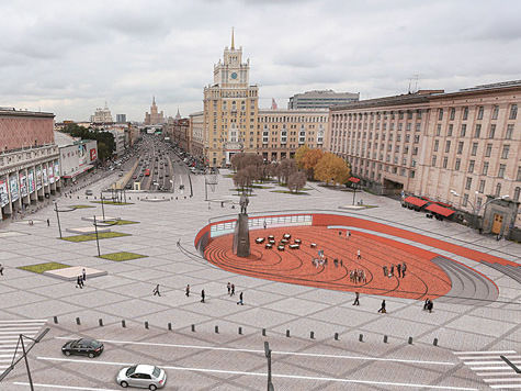 Возле памятника Маяковскому появится амфитеатр для чтецов 