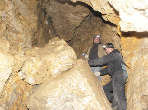 Корреспондент «МК в Туле» прошел посвящение в спелеологи и побывал в пещерах, именуемых Бяками …