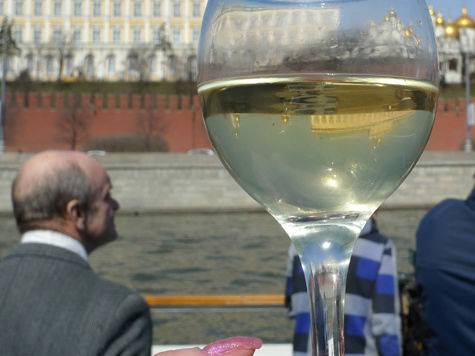Делать винные напитки из... водки запретили в России