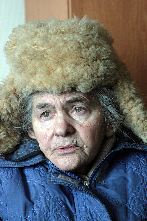 В Москве на виду у всех продолжают выбрасывать на улицу пожилых людей