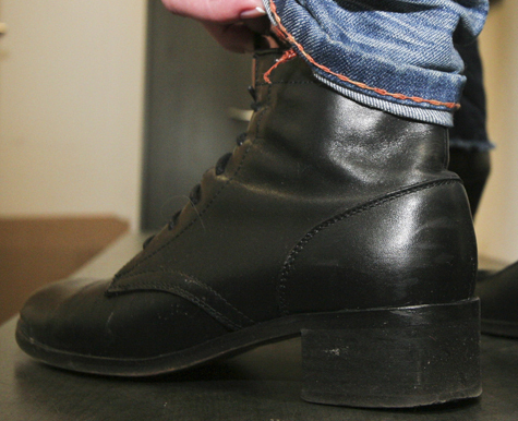 Нажиться на инвалидах решили столичные коммерсанты, которые по заказу государства должны были обеспечить их всесезонной ортопедической обувью