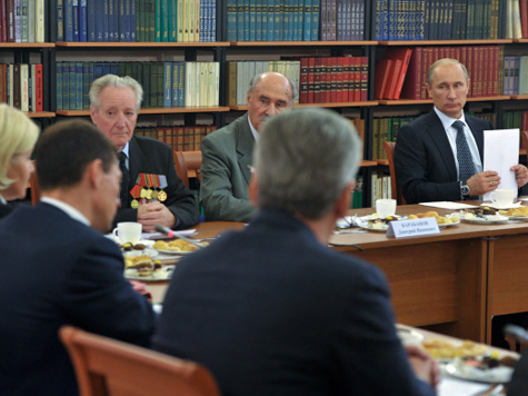 Президент побывал в московском пансионате для ветеранов