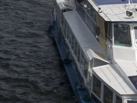 На полтора года лишился работы капитан, который, будучи пьяным, врезался на теплоходе с 40 пассажирами в опору моста на Москве-реке в августе этого года
