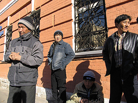 Отправиться на скамью подсудимых за нападение на иностранцев предстоит двум жителям подмосковного Жуковского