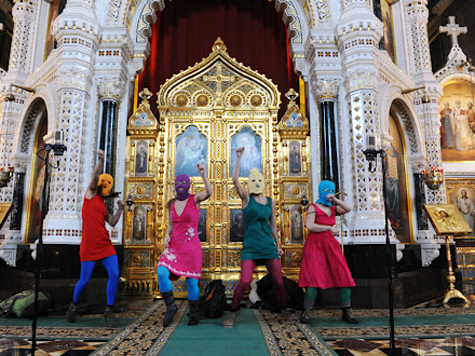 Против девушек возбуждено дело за "концерт" в храме Христа Спасителя