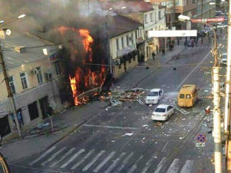 В среду, под конец рабочего дня, в центре города произошел взрыв, унесший жизнь одного человека и ранивший около двух десятков