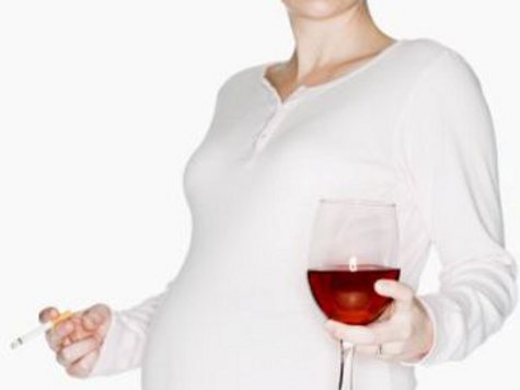 Хотя небольшое количество алкоголя наоборот оказывает благотворное воздействие на будущее мужское потомство, оговариваются исследователи