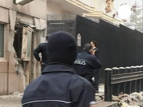 Смертник привел в действие взрывное устройство в Анкаре

