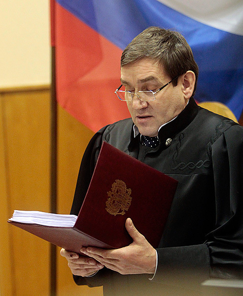 Уже второй сотрудник Хамовнического суда поставил под сомнение авторство приговора Ходорковскому