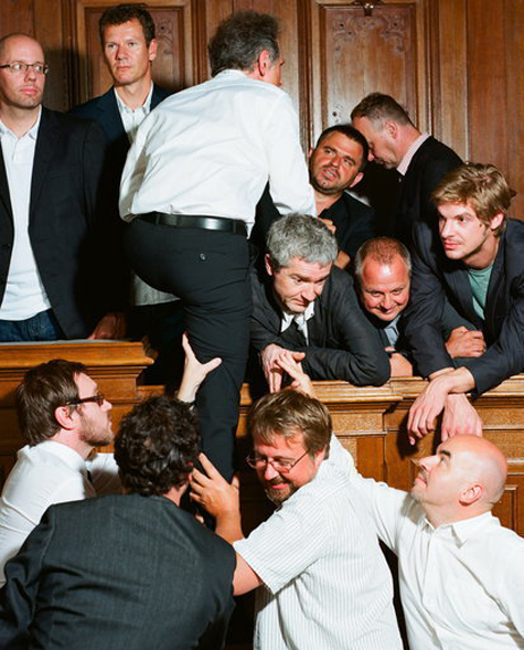 На Фотобиеннале-2012 показали, как нельзя боксировать политикам
