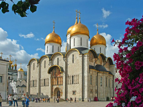 Старинные фрески над южным порталом Успенского собора Московского Кремля ждет в ближайшее время реставрация