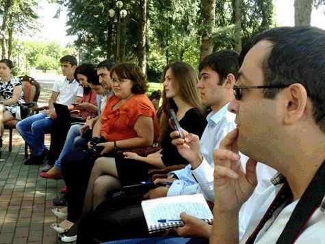 Глава Кабардино-Балкарии Арсен Каноков 1 августа провёл в своей резиденции встречу с блогерами республики, передаёт его пресс-служба.