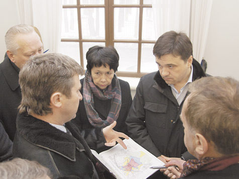На встрече с общественностью в музее-усадьбе врио губернатора сильно разнес глав Красногорска и Красногорского района
